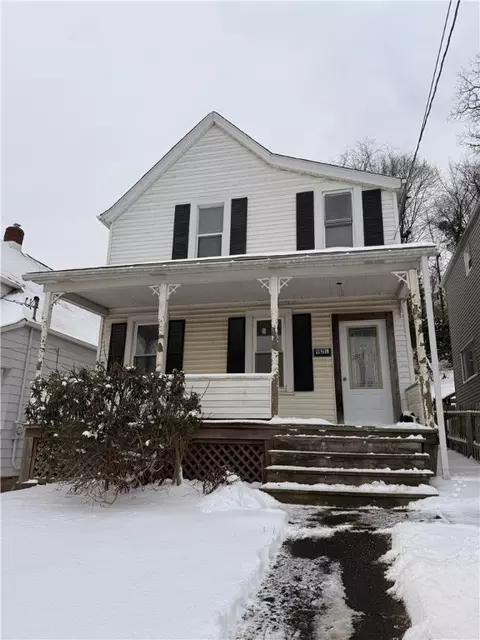 921 Crescent Ave, Ellwood City, PA 16117