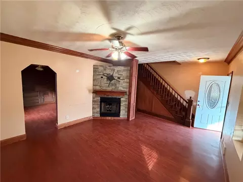 Living - 314 S 5th St, Apollo, PA 15613 photo 3 of 4