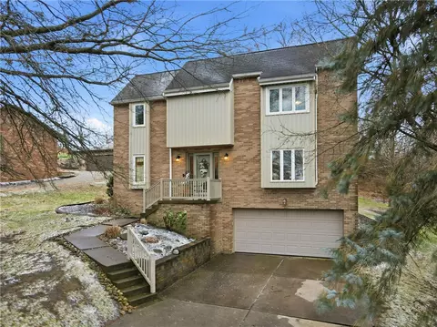 132 Skyview Dr, Jeannette, PA 15644