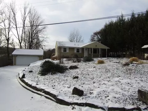 3 Quarry Rd, New Castle, PA 16101