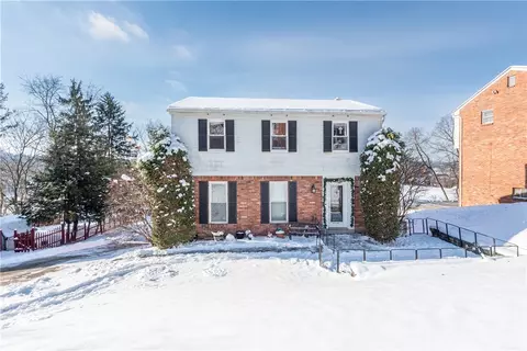 1325 Pesavento Dr, Bridgeville, PA 15017