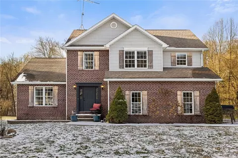 642 Portersville Rd, Ellwood City, PA 16117