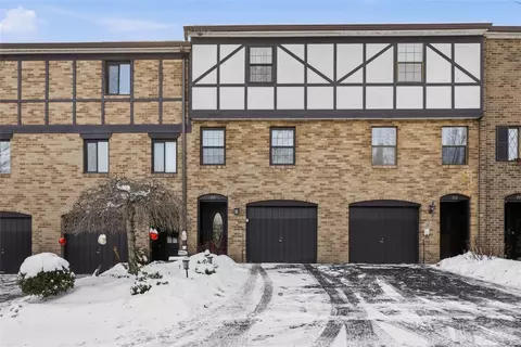 711 Newton Sq, Coraopolis, PA 15108