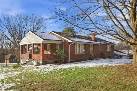2464 Henry Ln, Sewickley, PA 15143