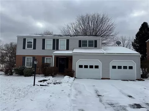 110 Woodbury Dr, Butler, PA 16001
