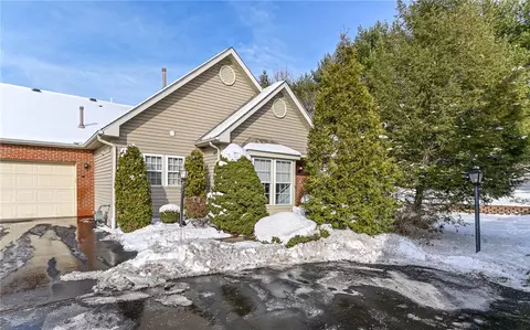 710 Spencer Woods Dr, Glenshaw, PA 15116