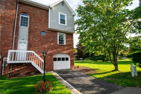 222 Carters Grove Dr, Gibsonia, PA 15044