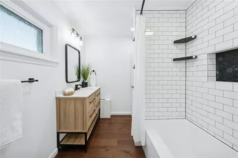 Bath - 109 E Adams Ave, Vandergrift, PA 15690 photo 1 of 3