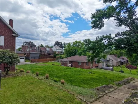 1202 Cambridge St, Natrona Heights, PA 15065