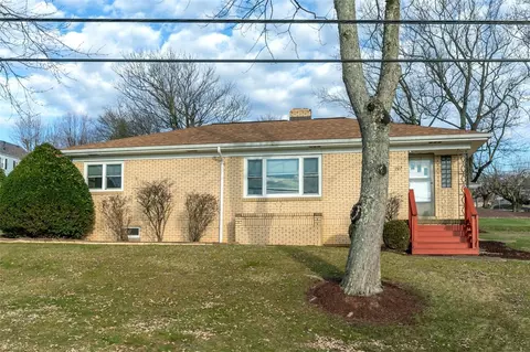202 Larson Blvd, Belle Vernon, PA 15012