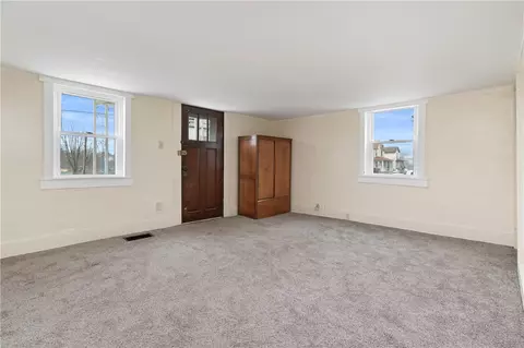 Living - 321 2nd St, Freeport, PA 16229 photo 1 of 3