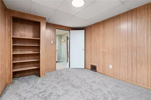 Bedroom - 321 2nd St, Freeport, PA 16229 photo 4 of 6