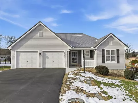 1318 Deerfield Ln, Leechburg, PA 15656
