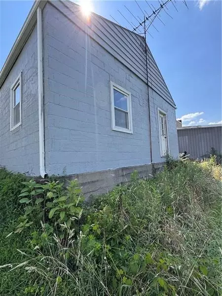 32 Springer Ave, Uniontown, PA 15401