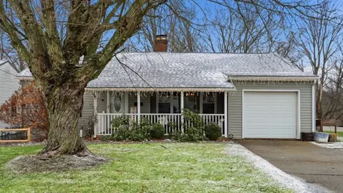 908 Aetna Dr, Ellwood City, PA 16117