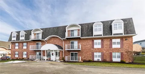 104 Clubhouse Dr #104, Washington, PA 15301