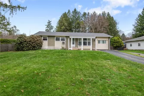 7 Hemlock Dr, Greenville, PA 16125