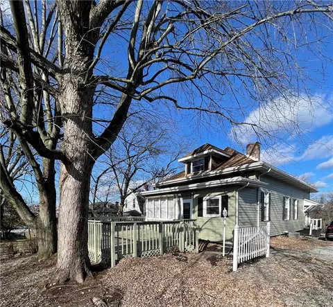 138 E Smithfield St, Mount Pleasant, PA 15666