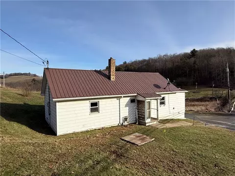 11 Boddorf Rd, Ringgold, PA 15770
