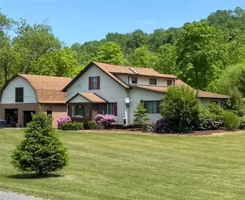 2216 N Camp Run Rd, Fombell, PA 16123