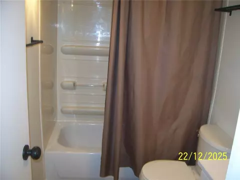 Bath - 49 E 4th Ave, Latrobe, PA 15650 photo 1 of 2