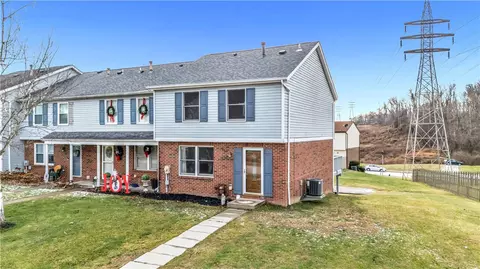 147 Meadowgap Dr, Monroeville, PA 15146