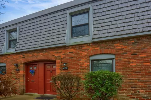 444 Country View Ct, Pittsburgh, PA 15205