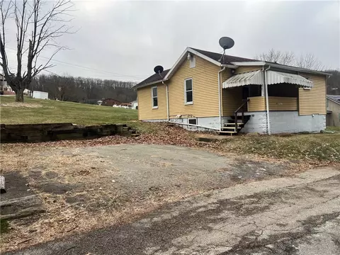 59 Dewey Aly, Leechburg, PA 15656