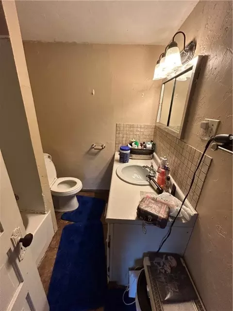 Bath - 357 Ohio Ave, Clairton, PA 15025 photo 1 of 3