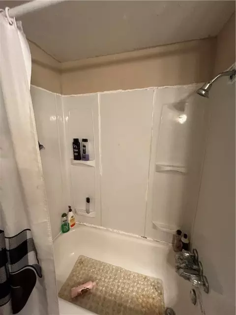 Bath - 357 Ohio Ave, Clairton, PA 15025 photo 2 of 3