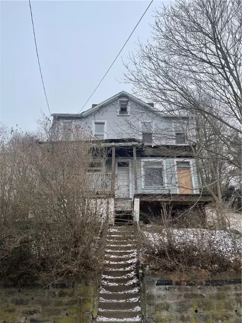823 Grant St, Mckeesport, PA 15132