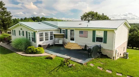 175 Warne Ln, Washington, PA 15301