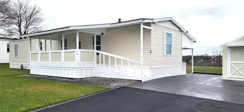 76 Crestview Dr, Tarentum, PA 15084