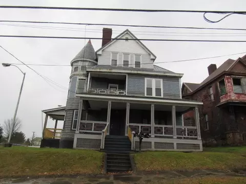 25 Ben Lomond St, Uniontown, PA 15401