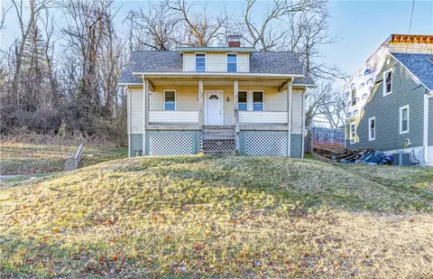 953 7th St Ext, New Kensington, PA 15068