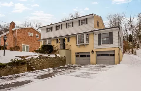 3643 Maplevue Dr, Bethel Park, PA 15102