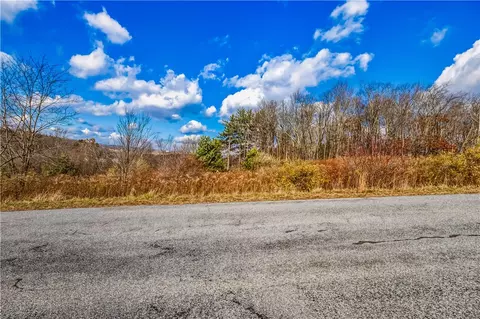 007 Oak Crest Dr, Stoystown, PA 15563