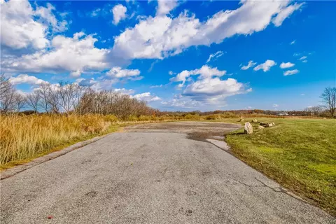 013 Oak Crest Dr, Stoystown, PA 15563