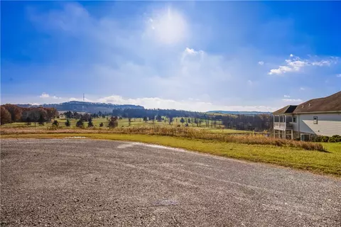 026 Oak Crest Dr, Stoystown, PA 15563