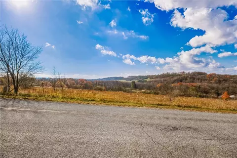032 Oak Crest Dr, Stoystown, PA 15563
