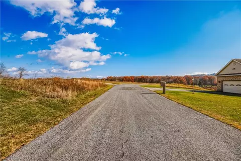 048 Oak Crest Dr, Stoystown, PA 15563