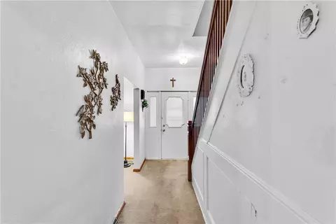 Entry Way - 324 Beech St, Vandergrift, PA 15690 photo 3 of 4