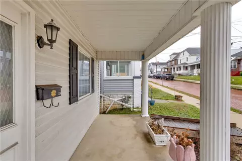 Exterior - 324 Beech St, Vandergrift, PA 15690 photo 2 of 4