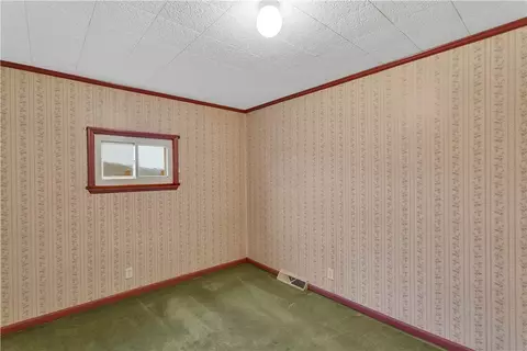 Bedroom - 324 Beech St, Vandergrift, PA 15690 photo 4 of 5