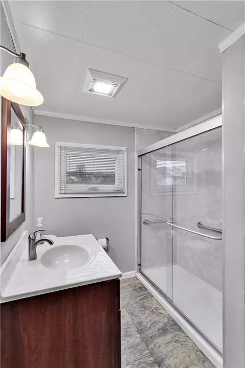 Bath - 324 Beech St, Vandergrift, PA 15690 photo 1 of 1