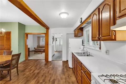 Entry Way - 324 Beech St, Vandergrift, PA 15690 photo 1 of 4