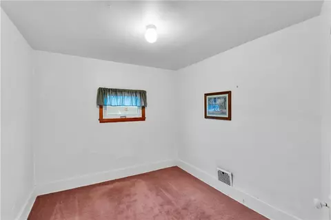 Bedroom - 324 Beech St, Vandergrift, PA 15690 photo 3 of 5