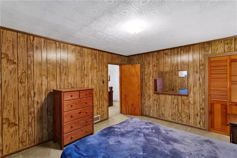 Bedroom - 324 Beech St, Vandergrift, PA 15690 photo 2 of 5