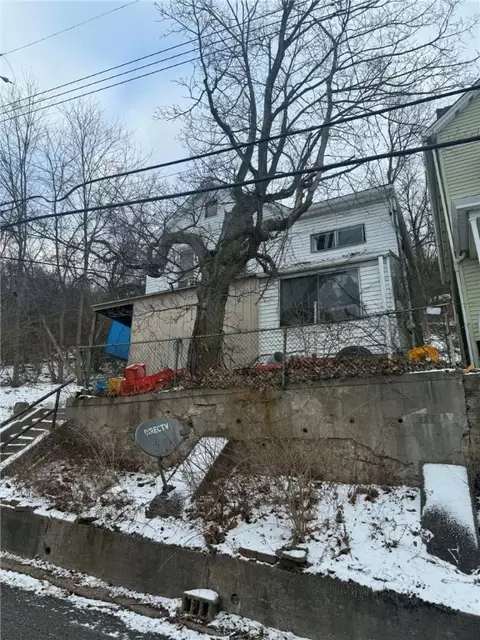 401 Iowa Ave, Glassport, PA 15045