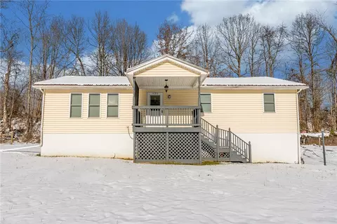 135 Virginia St, Mount Morris, PA 15349